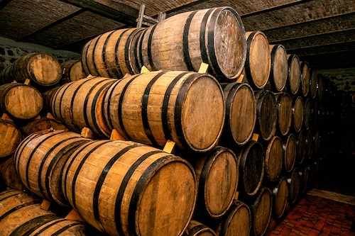 Wine auctions can be a good way to discover organic wines.
Image: Jesus Cervantes / Shutterstock Wine auctions can be a good way to discover organic wines.
Image: Jesus Cervantes / Shutterstock