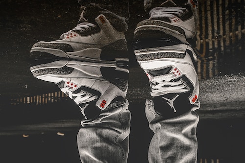 The revenue in the sneakers segment in India amounts to $2.60 billion in 2022, and the market is expected to grow annually by 11.58 percent according to Statista. Image: Shutterstock&nbsp