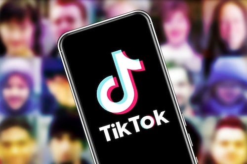 TikTok is shaping up to be a primary incubator of baseless and misleading information, in many ways as problematic as Facebook and Twitter, researchers who track online falsehoods say
Image: Shutterstock TikTok is shaping up to be a primary incubator of baseless and misleading information, in many ways as problematic as Facebook and Twitter, researchers who track online falsehoods say
Image: Shutterstock