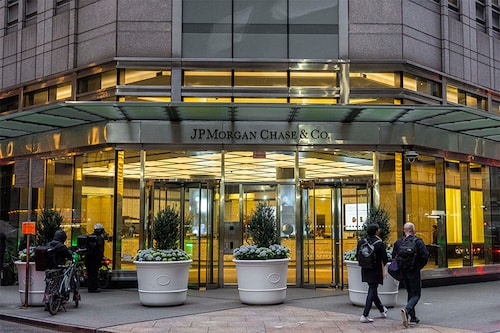 JPMorgan Chase headquarters in New York, March 23, 2022. An effort by the Nigerian government to force JPMorgan Chase to restore funds that it claimed former officials had looted from a government bank account failed on Tuesday, June 14, when a judge in London ruled in favor of the bank. (Hiroko Masuike/The New York Times)