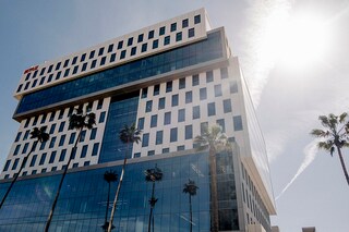 Outside Netflix’s headquarters in Los Angeles, Oct. 20, 2021. Netflix laid off 300 people on Thursday, June 23, 2022, the second consecutive month that the streaming giant has cut staff as it confronts declining subscriber growth and a falling share price. (Mark Abramson/The New York Times)