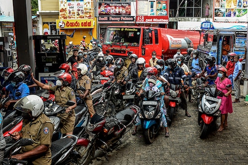 A line for gas at a station near the residence of Mahinda Rajapaksa, the former prime minister of Sri Lanka, in the town of Tangalle, May 18, 2022. A frenzy of building on borrowed money in the Rajapaksa family’s home district illustrates the hubris and mismanagement that led the country into economic collapse.
Image: Atul Loke/The New York Times