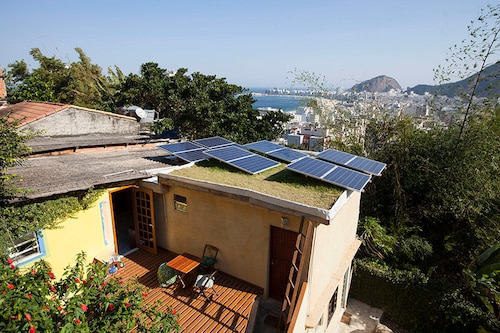 To provide better protection from heatwaves and pollution, several cities around the world have been implementing policies to bring nature back to the urban space
Image: Ricardo Funari/Brazil Photos/LightRocket via Getty Images To provide better protection from heatwaves and pollution, several cities around the world have been implementing policies to bring nature back to the urban space
Image: Ricardo Funari/Brazil Photos/LightRocket via Getty Images