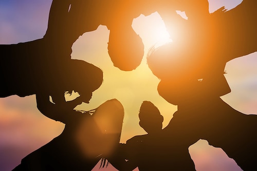 Effective leadership awareness is about more than resisting the urge to do everything yourself in a crisis.
Image: Shutterstock Effective leadership awareness is about more than resisting the urge to do everything yourself in a crisis.
Image: Shutterstock