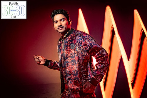 Avinash Sable
Image: Selvaprakash Lakshmanan for Forbes India Outfit: H.O.T.S MAN Stylist: Vaybhav Acharya Hair and make up: Glow up diaries Avinash Sable
Image: Selvaprakash Lakshmanan for Forbes India Outfit: H.O.T.S MAN Stylist: Vaybhav Acharya Hair and make up: Glow up diaries