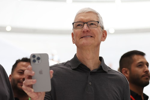Apple CEO Tim Cook holds up a new iPhone 15 Pro during an Apple event on September 12, 2023 in Cupertino, California. Image: Justin Sullivan/Getty Images/AFP Apple CEO Tim Cook holds up a new iPhone 15 Pro during an Apple event on September 12, 2023 in Cupertino, California. Image: Justin Sullivan/Getty Images/AFP