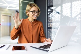 In Zoom meetings, your engagement and influence in conversations can shape whether you"re perceived as a leader, researchers say.
Image: Shutterstock
