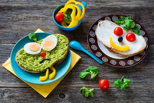 One study also found that parents are less likely to pick an unhealthy meal for themselves when their kids actually liked the healthy meal that was picked for them.
Image: Shutterstock One study also found that parents are less likely to pick an unhealthy meal for themselves when their kids actually liked the healthy meal that was picked for them.
Image: Shutterstock
