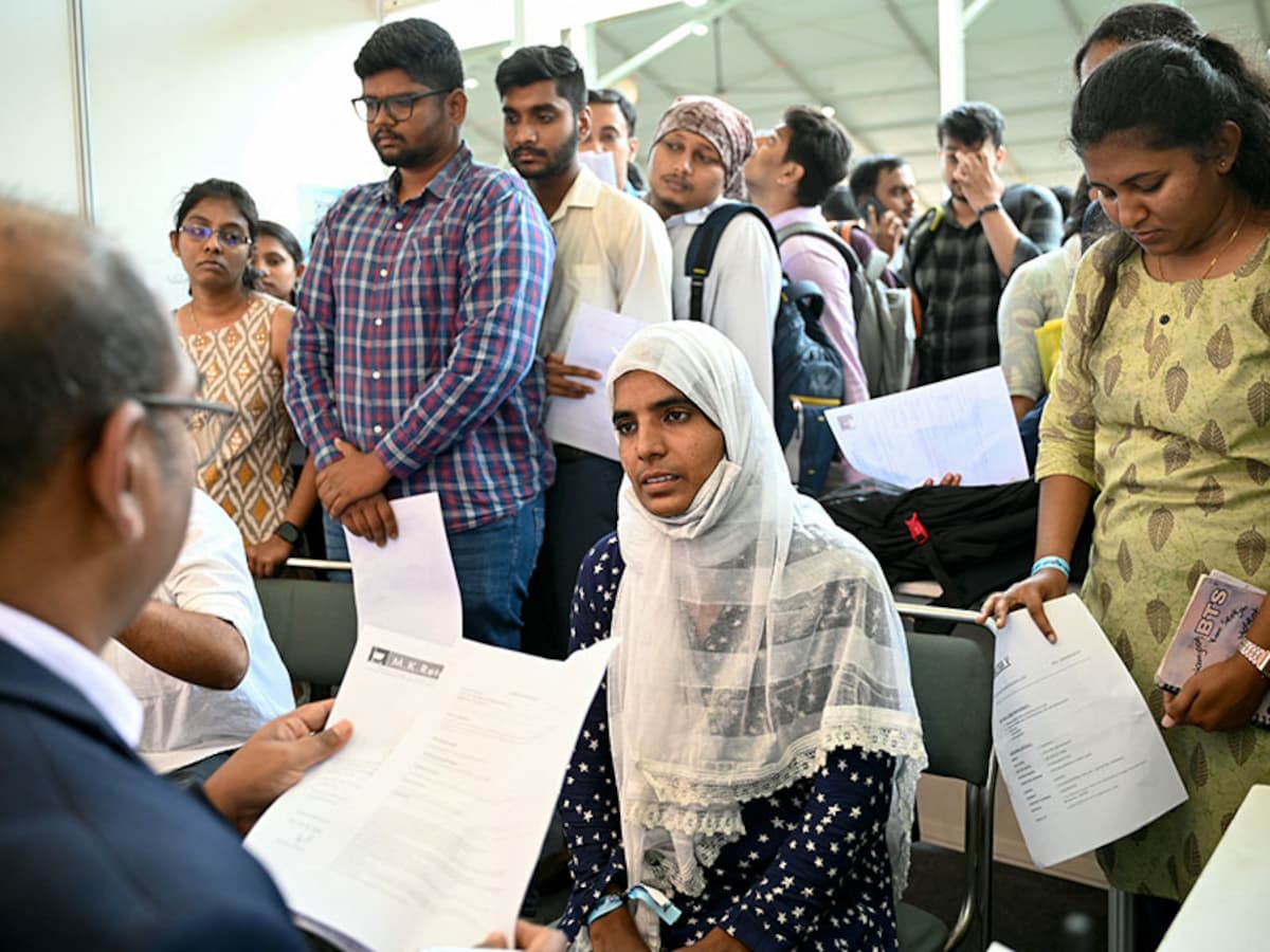 Jobs and job fair photo