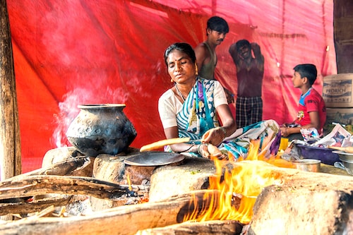 About 24.82 crore Indians escaped multidimensional poverty in the past nine years, according to the latest report by Niti Aayog.
Image: Shutterstock About 24.82 crore Indians escaped multidimensional poverty in the past nine years, according to the latest report by Niti Aayog.
Image: Shutterstock