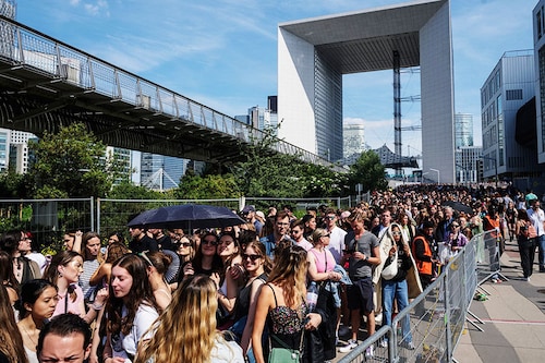 Fans of US singer Taylor Swift stand in queue to attend the concert at the Paris La Defense Arena as part of her The Eras Tour. Photography Dimitar Dilkoff / AFPÂ©