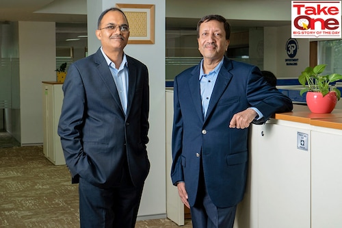 (L to R)  Prashant Jain, CIO and fund manager, 3P Investment Managers and Ashwani Kumar, portfolio strategist and co-fund manager, 3P Investment Managers.
Image: Neha Mithbawkar for Forbes India