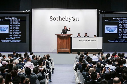 Showroom auctions are facing increased competition from internet auctions. Showroom auctions are facing increased competition from internet auctions.
Image: Isaac Lawrence / AFPÂ©