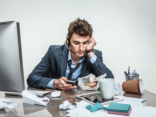 Some workers feign productivity by using all kinds of tricks to appear as if they"re putting their heart and soul into their jobs.
Image: Shutterstock Some workers feign productivity by using all kinds of tricks to appear as if they"re putting their heart and soul into their jobs.
Image: Shutterstock