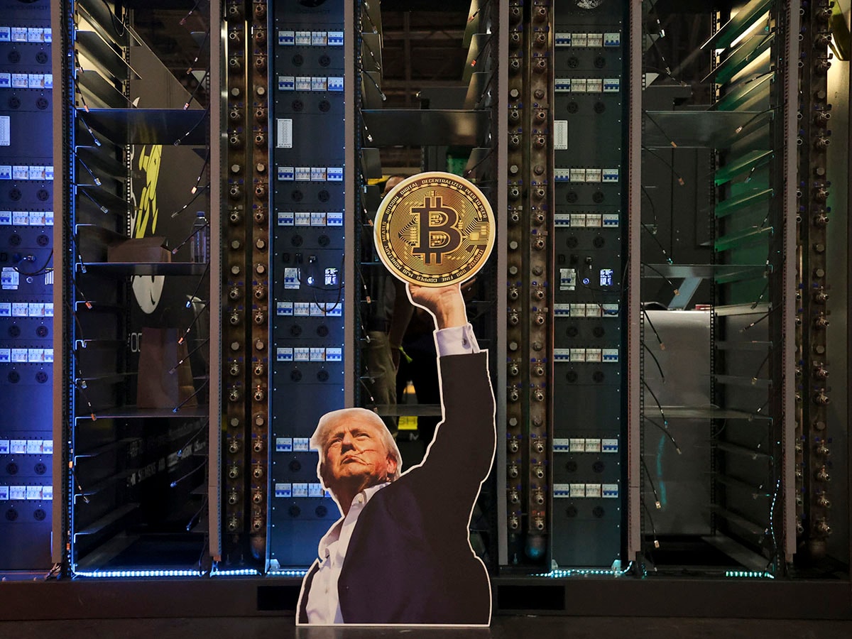 Bitcoin hits new peak above $124,000 amid crypto rally