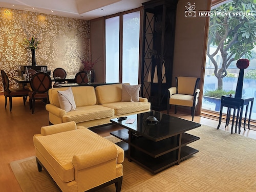 The demand for luxury (units priced above â‚¹1.5 crore) and ultra-luxury housing (units priced between â‚¹10 crore and â‚¹80 crore) grew significantly in 2024, most notably in MMR and NCR
Image: Shutterstock