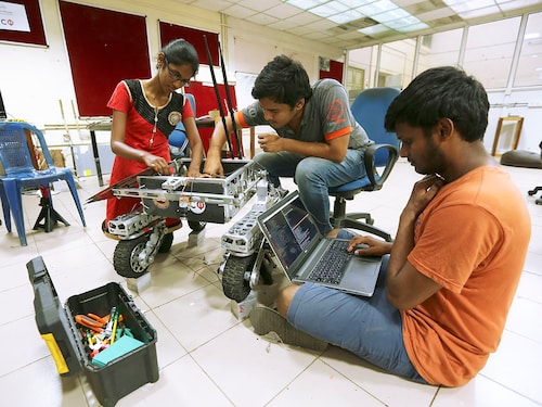 Researchers at IIT Madras are developing zinc-air batteries as a safer, cost-effective, and sustainable alternative to lithium-ion batteries
Image: P.Ravikumar for Forbes India Researchers at IIT Madras are developing zinc-air batteries as a safer, cost-effective, and sustainable alternative to lithium-ion batteries
Image: P.Ravikumar for Forbes India