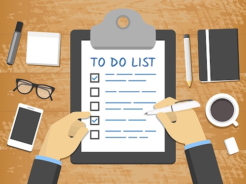 Begin each work day by writing down your tasks for the day and work your way through them. (Photo: Shutterstock)