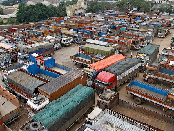 Trucks rest inside a depot during a nationwide strike on the outskirts of the southern Indian city of Chennai, September 20, 2012. Schools, shops and government offices were shut in some states on Thursday as protesters blocked road and rail traffic as part of a one-day nationwide strike against sweeping economic reforms announced by the government last week. REUTERS/Babu (INDIA - Tags: POLITICS BUSINESS CIVIL UNREST TRANSPORT) - RTR386SA