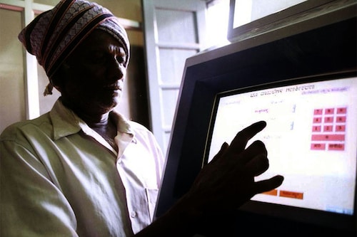An Indian farmer uses a computer to check land-records in the village of Ramanagaram 40 km (25 miles) in the southern Indian state of Karnataka, May 26, 2001. The southern state is championing the process to rebut criticism that its software boom is only for the rich, now plans to guide the rest of India in a plan, which is aimed at fighting corruption and boosting transparency. JSG/CC - RTRIZ6U