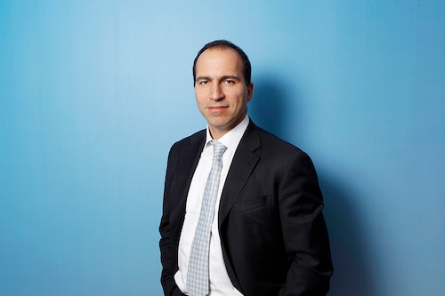 Expedia CEO Dara Khosrowshahi poses for a portrait during the 2010 Reuters Travel and Leisure Summit in New York February 22, 2010. REUTERS/Lucas Jackson (UNITED STATES - Tags: BUSINESS TRAVEL) - GM1E62M1SVL01