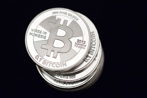 Some of Bitcoin enthusiast Mike Caldwell's coins are pictured at his office in this photo illustration in Sandy, Utah, January 31, 2014. REUTERS/Jim Urquhart  REUTERS/Jim Urquhart   (UNITED STATES - Tags: BUSINESS) - RTX182XS