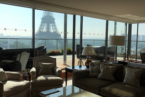 shangri-la-suite-view