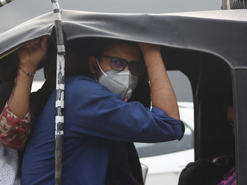 GURUGRAM, INDIA - NOVEMBER 15: A commuter is seen wearing an anti-pollution mask to protect himself from smog, at Shankar Chowk, on November 15, 2019 in Gurugram, India. The air quality in Delhi-NCR remained in "severe" category on Friday morning as blame game continued between political parties for the crisis. (Photo by Yogendra Kumar/Hindustan Times via Getty Images)