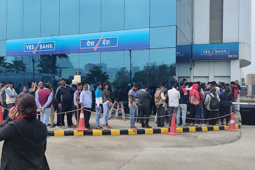 Yes Bank customers struggle to withdraw money in Noida amidst crisis