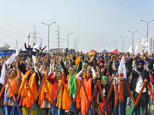GHAZIABAD, INDIA - JANUARY 20: Farmers raise slogans during the ongoing protest against the new farm laws at Ghazipur (Delhi-UP border)  on January 20, 2021 in Ghaziabad, India. (Photo by Sakib Ali/Hindustan Times via Getty Images)
