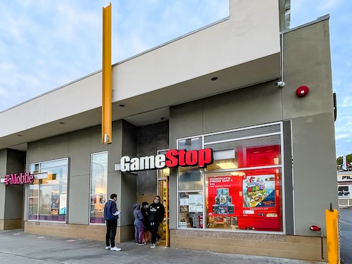 Customers wait in line to enter video game retailer GameStop in Hollywood on January 27, 2021 in Hollywood, California.
Image: Credit: AaronP/Bauer-Griffin/GC Images Customers wait in line to enter video game retailer GameStop in Hollywood on January 27, 2021 in Hollywood, California.
Image: Credit: AaronP/Bauer-Griffin/GC Images