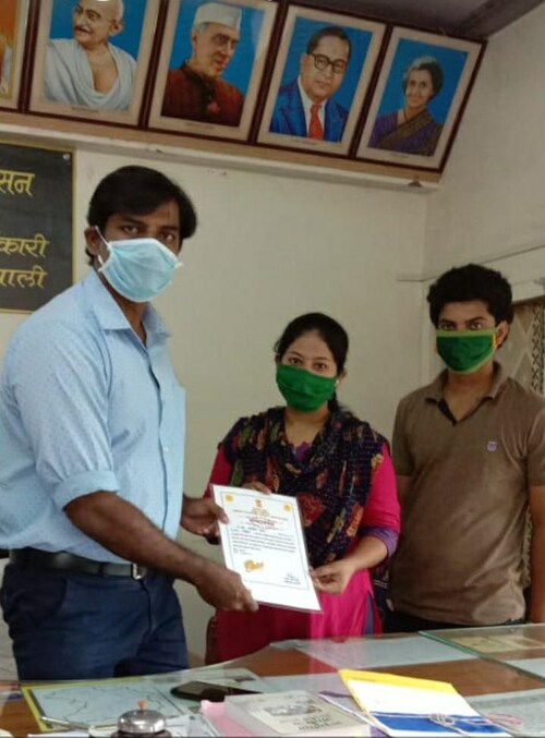 Mansi Khandagle receives honorable award from the local authorities of Raigad