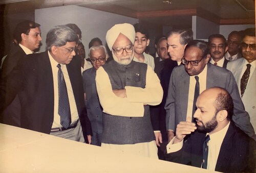 Luis Miranda with Manmohan Singh, Dr Rangarajan and Deepak Parekh at the opening of HDFC Bank. Luis Miranda with Manmohan Singh, Dr Rangarajan and Deepak Parekh at the opening of HDFC Bank.