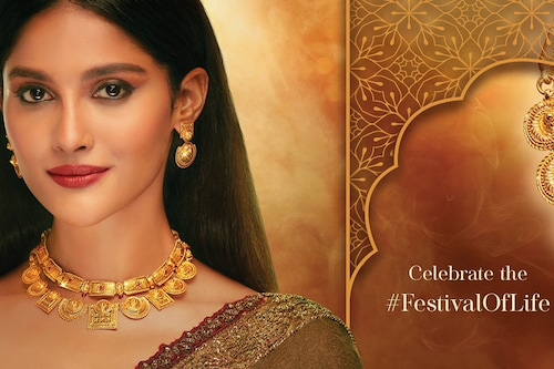 Recently, Tanishq was targeted again over its festive ‘Utsaah’ print ad where a model was shown wearing traditional attire and jewellery sans a bindi