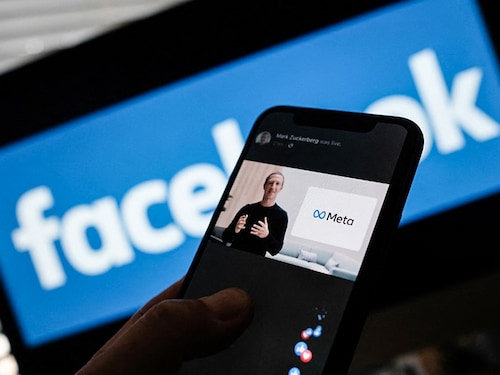 In this illustration photo taken in Los Angeles on October 28, 2021, a person watches on a smartphone Facebook CEO Mark Zuckerberg unveil the META logo. - Facebook chief Mark Zuckerberg on Thursday announced the parent company's name is being changed to "Meta" to represent a future beyond just its troubled social network. The new handle comes as the social media giant tries to fend off one its worst crises yet and pivot to its ambitions for the "metaverse" virtual reality version of the internet that the tech giant sees as the future. (Photo by Chris DELMAS / AFP)