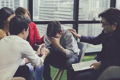 Companies are shaped by their leaders, which is why CEOs must take responsibility for ensuring their employees feel supported and understood, not despite but because of their vulnerability to mental health conditions. Image: Shutterstock