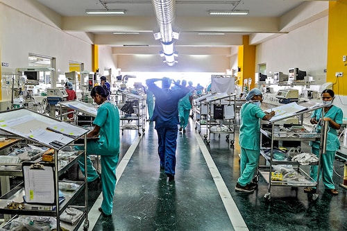 While private providers wouldn’t have the answer to all the challenges faced by the healthcare sector in India, they are a strong ally in India’s aspiration to achieve a universal healthcare system. Image: Manjunath Kiran/AFP via Getty Images