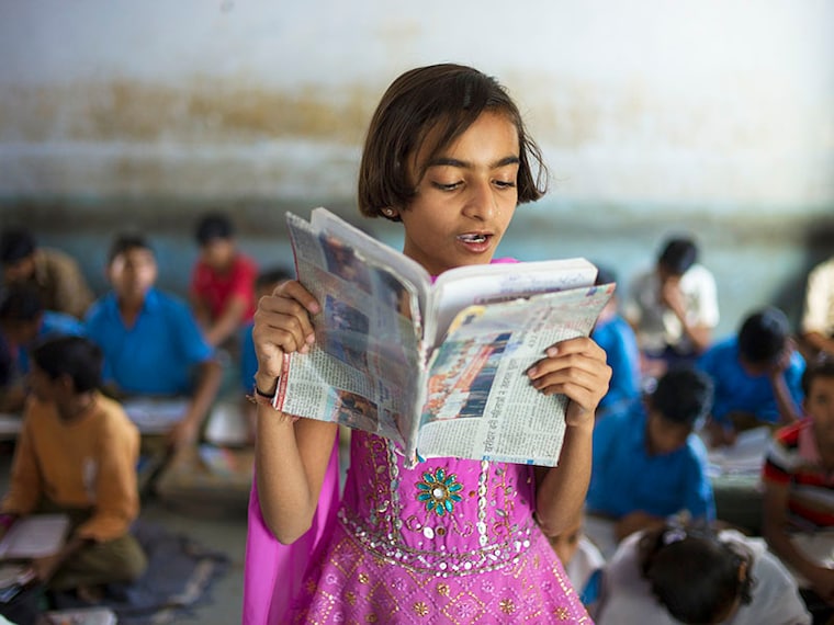 INDIA - MARCH 17:  Indian girl reading aloud during English lesson at Rajyakaiya School in Narlai village, Rajasthan, Northern India  (Photo by Tim Graham/Getty Images)