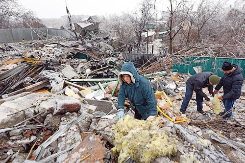 A picture taken on December 15, 2023 shows the aftermath of recent shelling in Yasynuvata (Yasinovataya), Russian-controlled Ukraine, amid the Russia-Ukraine conflict. Image: Stringer/ AFP