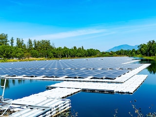 Floating solar panels offer an ingenious solution—especially in areas near water bodies.
Image: Shutterstock
