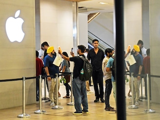 A man clicks a photo on a newly purchased iPhone 17 outside the Apple store at Jio World Drive mall at Bandra Kurla Complex (BKC). iPhone enthusiasts gathered in large numbers outside the Apple store to buy the latest iPhone 17 series mobile phone which went on sale. 
Image: Ashish Vaishnav/SOPA Images/LightRocket via Getty Images 