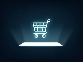 Currently, platforms are reportedly charging Rs 5 to Rs 10 extra for CoD orders, citing operational costs and high return rates. Consumer groups feel these charges are unfair, especially when not disclosed upfront.
Image: Shutterstock