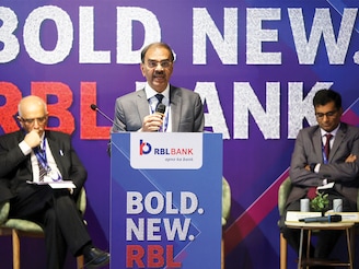 R Subramaniakumar (centre), managing director and CEO of RBL Bank, announces Emirates NBD’s plan to acquire a majority stake in the bank
Image: Francis Mascarenhas / Reuters R Subramaniakumar (centre), managing director and CEO of RBL Bank, announces Emirates NBD’s plan to acquire a majority stake in the bank
Image: Francis Mascarenhas / Reuters