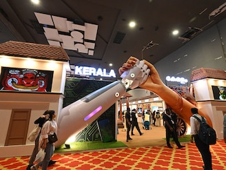 People visit the Kerala state pavilion during the 44th India International Trade Fair (IITF) 2025 organized by India Trade Promotion at Bharat Mandapam on November 17, 2025 in New Delhi, India.
Image: Sonu Mehta/Hindustan Times via Getty Images