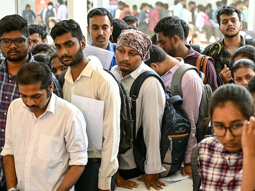 The unemployment rate in urban areas rose from 17.9 percent to 18.4 percent between the two quarters of Fy26
Image: Idrees Mohammed / AFP
