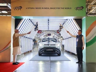 PM Narendra Modi and Toshihiro Suzuki, Representative Director & President, SMC, flagged off the e-Vitara in Gujarat in August this year
Image : Courtesy Maruti Suzuki India
PM Narendra Modi and Toshihiro Suzuki, Representative Director & President, SMC, flagged off the e-Vitara in Gujarat in August this year
Image : Courtesy Maruti Suzuki India
