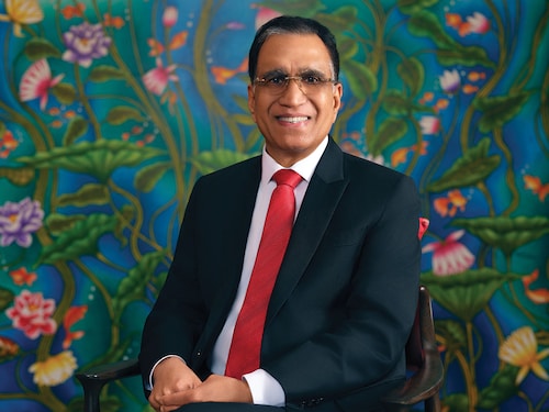 TS Kalyanaraman,
founder and managing
director, Kalyan Jewellers.
Photo by Harshith Dambekodi For Forbes Asia TS Kalyanaraman,
founder and managing
director, Kalyan Jewellers.
Photo by Harshith Dambekodi For Forbes Asia