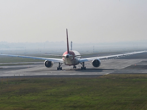 (File) Aircraft wait for takeoff at Indira Gandhi International (IGI) Airport in New Delhi, India. Photo by Sanjeev Verma/Hindustan Times via Getty Images
