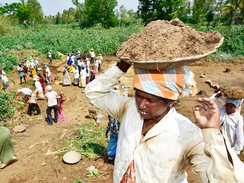 (File) Women working for lake rejuvenation under MNREGA scheme at Bevanahalli village in Mandya, Karnataka, India. Photo by Arijit Sen/Hindustan Times via Getty Images (File) Women working for lake rejuvenation under MNREGA scheme at Bevanahalli village in Mandya, Karnataka, India. Photo by Arijit Sen/Hindustan Times via Getty Images