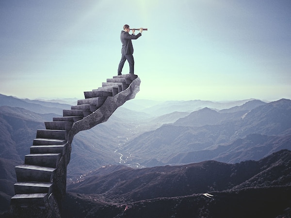 Successfully dispersing leadership roles appeared to speed up key decision-making, countering assumptions that a centralized leader was needed to make decisions in times of crisis.
Image: Shutterstock